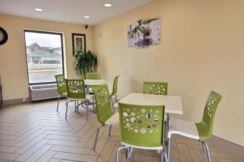 Econo Lodge At Military Circle Norfolk Exterior foto